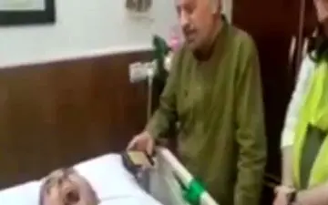 روضه تک نفره صادق آهنگران بر بالین جانباز شهید نورخدا موسوی