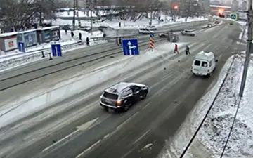 عاقبت سرعت زیاد در خیابان‌های لغزنده + فیلم