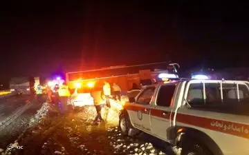 
برخورد اتوبوس با کوه دلیل لغزندگی جاده
