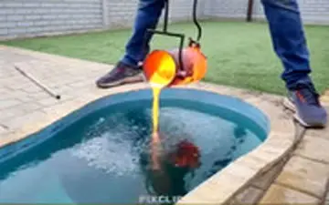 وقتی سطل مواد مذاب را در استخر بریزیم