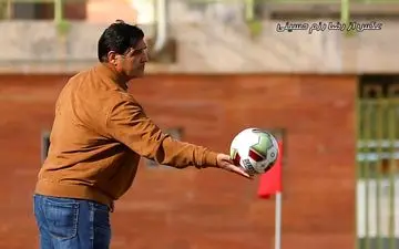 مهاجری:استفاده مداوم از داوران کم تجربه در بازی های ما شائبه انگیر است