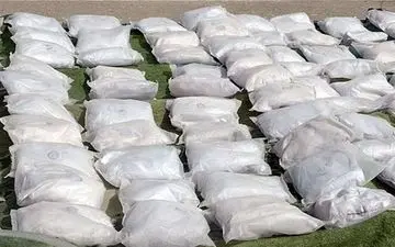 ۴۷ کیلو "شیشه" و ۱۵۰ فشنگ جنگی توسط مرزبانان کشف شد