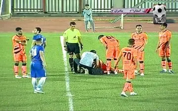 مصدومیت بازیکن بادران در ثانیه 5 بازی! + فیلم