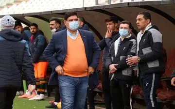 چمن ورزشگاه شیراز خوب نبود!