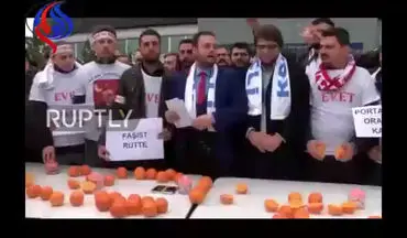 تظاهرات در ترکیه با پرتقال برای تهدید هلند! + فیلم