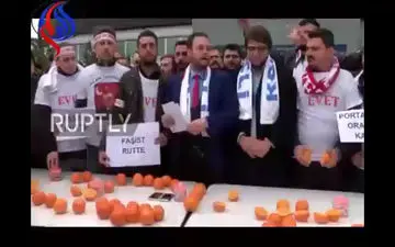 تظاهرات در ترکیه با پرتقال برای تهدید هلند! + فیلم