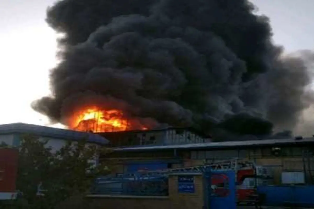 آتش سوزی یک واحد صنعتی در قزوین 