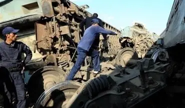 برخورد قطار مسافری و باری در قزوین/بی‌احتیاطی سوزن‌بان علت حادثه بوده است 