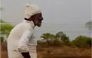 پیرمرد موتوسواری که یاد جوانیش را کرده است+فیلم