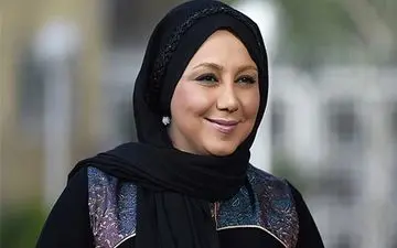 تیپ عجیب بهنوش بختیاری در یک رستوران