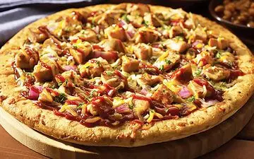 پیتزا مرغ و قارچ؛ یک غذای خوشمزه و فوری برای تمام سلیقه‌ها