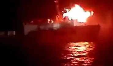 آتش گرفتن یک کشتی در آب‌های عسلویه + فیلم 