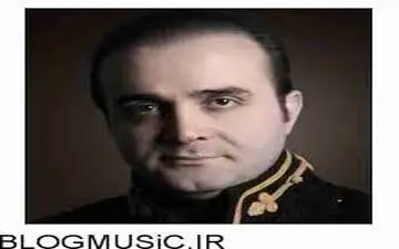  سینا سرلک در کنار همسر و دخترش در یک رستوران