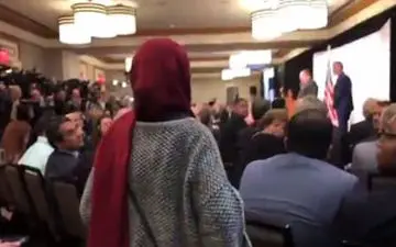 فریاد‌های یک معترض هنگام سخنرانی پمپئو +فیلم 