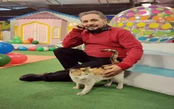 عکسی زیرخاکی از عمو قناد| باورتون میشه این آقای خوشتیپ عمو قناد باشه؟