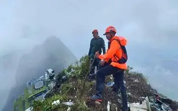 سقوط هواپیما در اندونزی با یک کشته و ۹ مفقودی