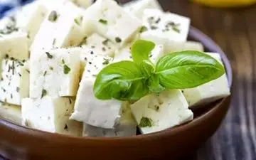 زیادی پنیر نخورید| از خطر ابتلا به سرطان تا اضافه وزن