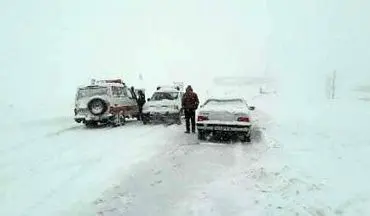 ‍ برف و کولاک ۵ محور استان کرمانشاه را مسدود کرد/ مردم از سفرهای غیرضروری خودداری کنند
