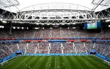 لیندا کیانى، حامد برادران و بهنام بانى در حال تماشای بازی ایران و اسپانیا