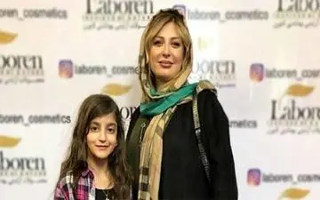 تیپ نیوشا ضیغمی به عنوان مدل برند آرایشی!