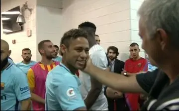 آقای خاص پیش ازدیدار بارسا برابر یونایتد نیمار را در آغوش گرفت ! (عکس)