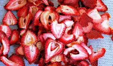 ۴ روش خشک کردن توت فرنگی در منزل با رنگ قرمز جذاب 
