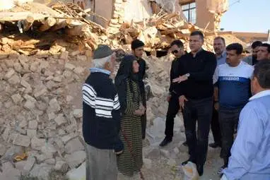 اختصاصی/ گزارش تصویری کامل  حضور علی دایی در مناطق زلزله زده