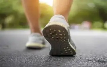 فواید پیاده‌روی روزانه؛ یک داروی طبیعی برای قلب و ذهن