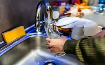 نحوه شستشو و ضدعفونی بطری آب و قمقمه+ نکات کاربردی!