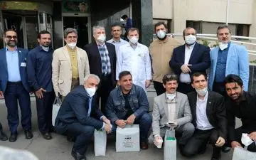 تجلیل جمعی از هنرمندان بسیجی از کادر درمان بیمارستان بقیه‌الله الاعظم(عج) تهران