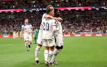 پیروزی انگلیس در شب غیبت عجیب استرلینگ/ سه‌شیر حریف خروس‌ها شد 