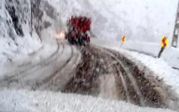 ادامه انسداد محور کندوان/ برگشت بیش از 49هزار خودرو از محورهای شمال