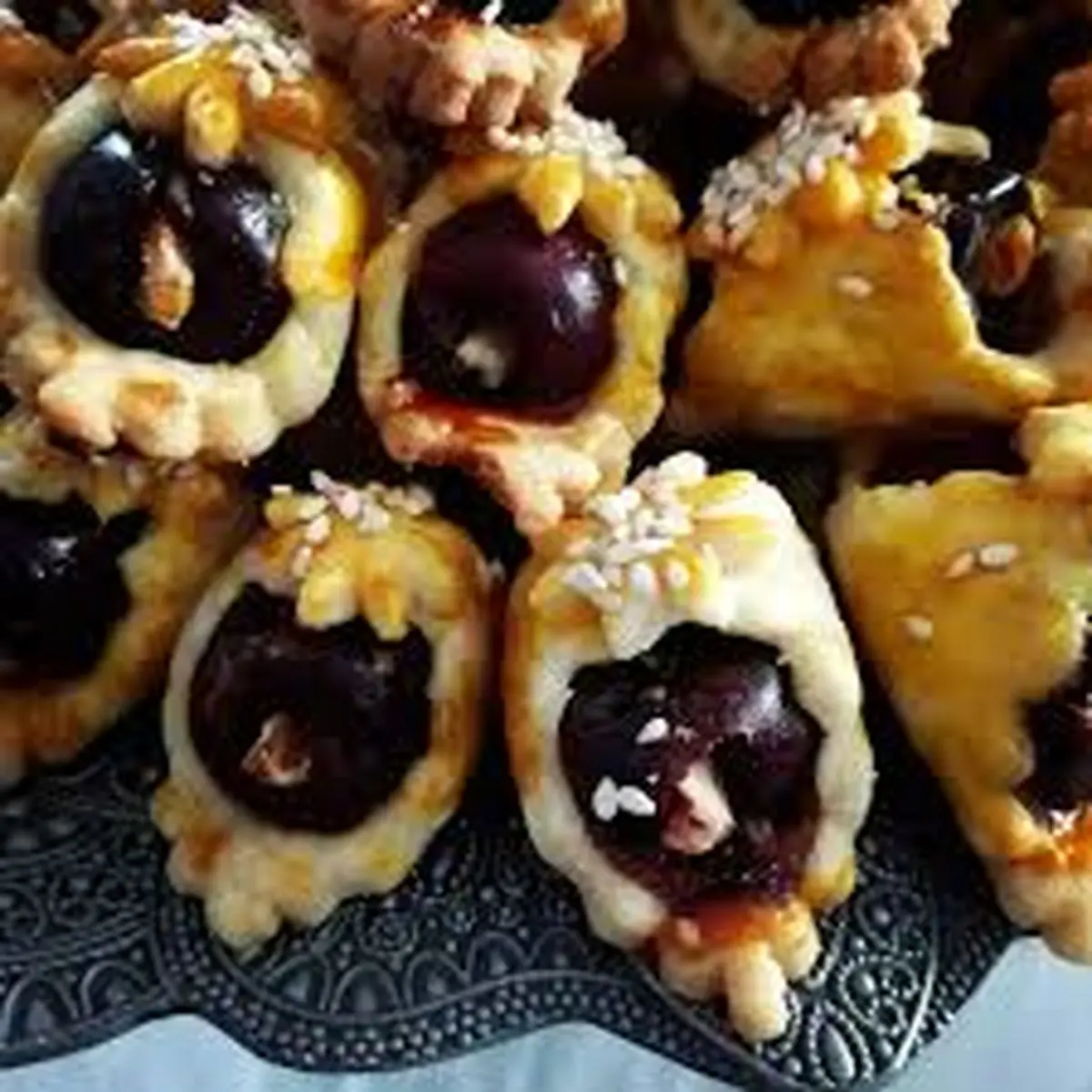 طرز تهیه شیرینی دست پیچ خرمایی| مقوی و خوشمزه