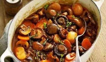 طرز تهیه خورش قارچ و سبزیجات؛ لذیذ و اصیل به روش شمالی
