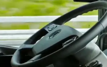 قدرت نمایی بنز با ساخت کامیون‌های خودران 