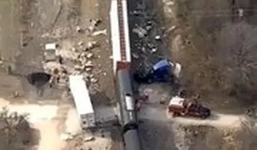 تصاویر هوایی از تصادف قطار با تریلی ۱۸ چرخ