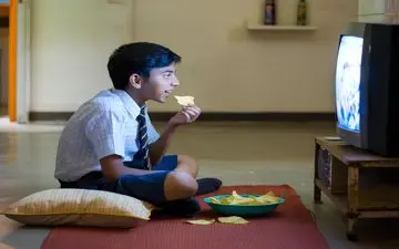 زنگ خطر برای والدین: هر یک ساعت کار با موبایل، چه بلایی سر قلب و سلامت کودکان می‌آورد؟