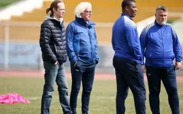 عکس/ آخرین جلسه شفر با دستیاران وکشیدن نقشه شکست پرسپولیس