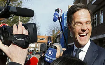 تی کشیدن زمین توسط جناب نخست وزیر + فیلم