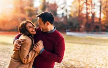 نشانه‌های پنهان مرد عاشق؛ علائم رفتاری و فیزیکی جذاب