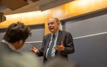 مرشایمر: ترامپ در «بن‌بست» است/ جنگ با ایران پایان خوشی برای آمریکا ندارد