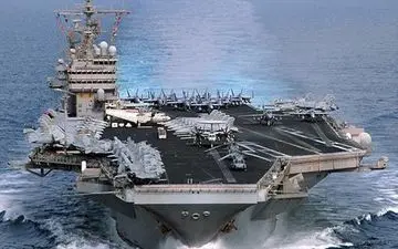 ورود ناو هواپیمابر نیروی دریایی آمریکا به خلیج فارس + فیلم