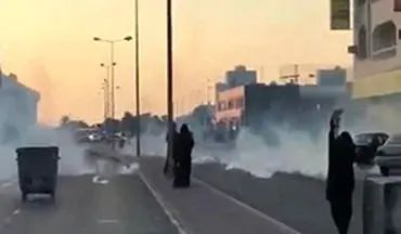 شلیک گاز اشک آور به سوی معترضان بحرینی + فیلم 