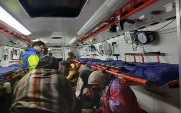 واژگونی اتوبوس در محور کرمانشاه-بیستون ۲۵ مصدوم بر جای گذاشت