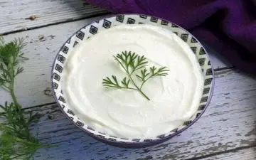 طرز تهیه خامه ترش | پرکاربردترین ماده اولیه برای انواع سس ها