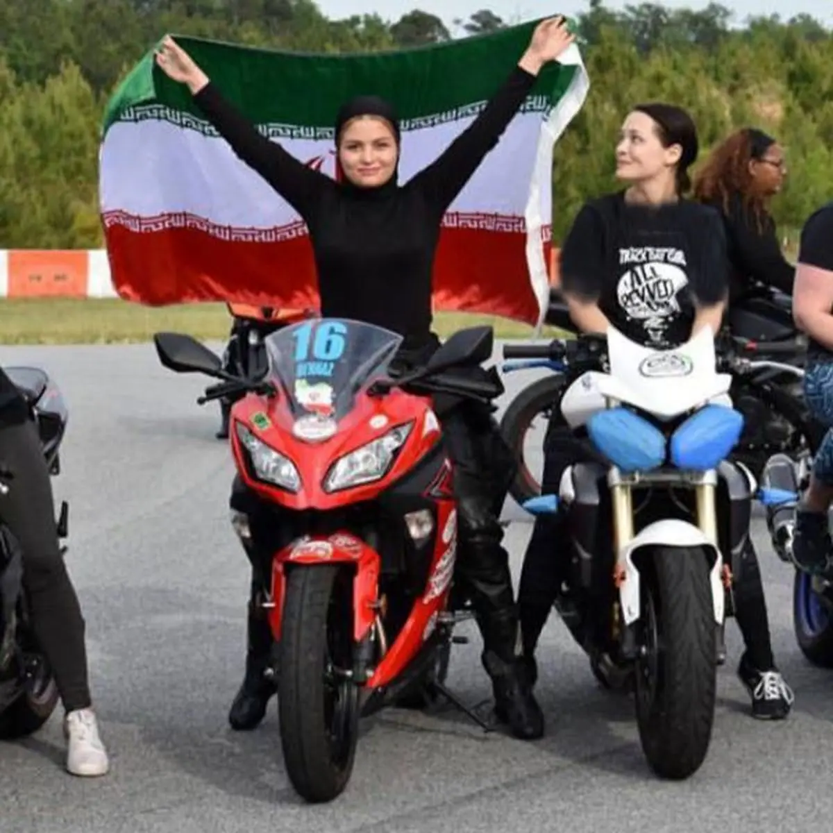 دختر جوان موتورسوار ایرانی در بین بهترین موتورسواران آمریکایی +عکس