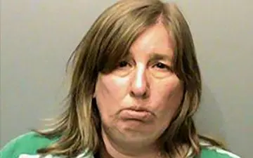 این زن دو بار به ترامپ رای داد و مجرم است 