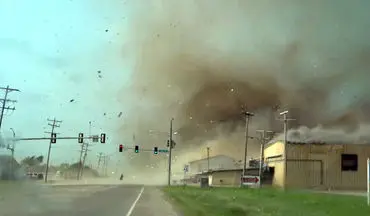 فیلمبرداری یک شهروند آمریکایی از گردباد در اوکلاهاما از فاصله نزدیک
