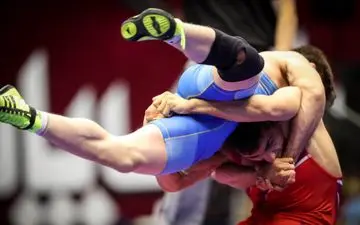  همه نگاه‌ها به خادم است!