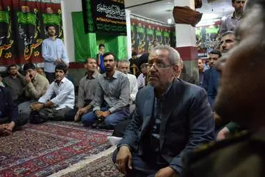 دیدار نماینده ولی‌فقیه و امام جمعه کرمانشا با مردم شاطرآباد در مسجد انصار‌الحسین به روایت تصویر